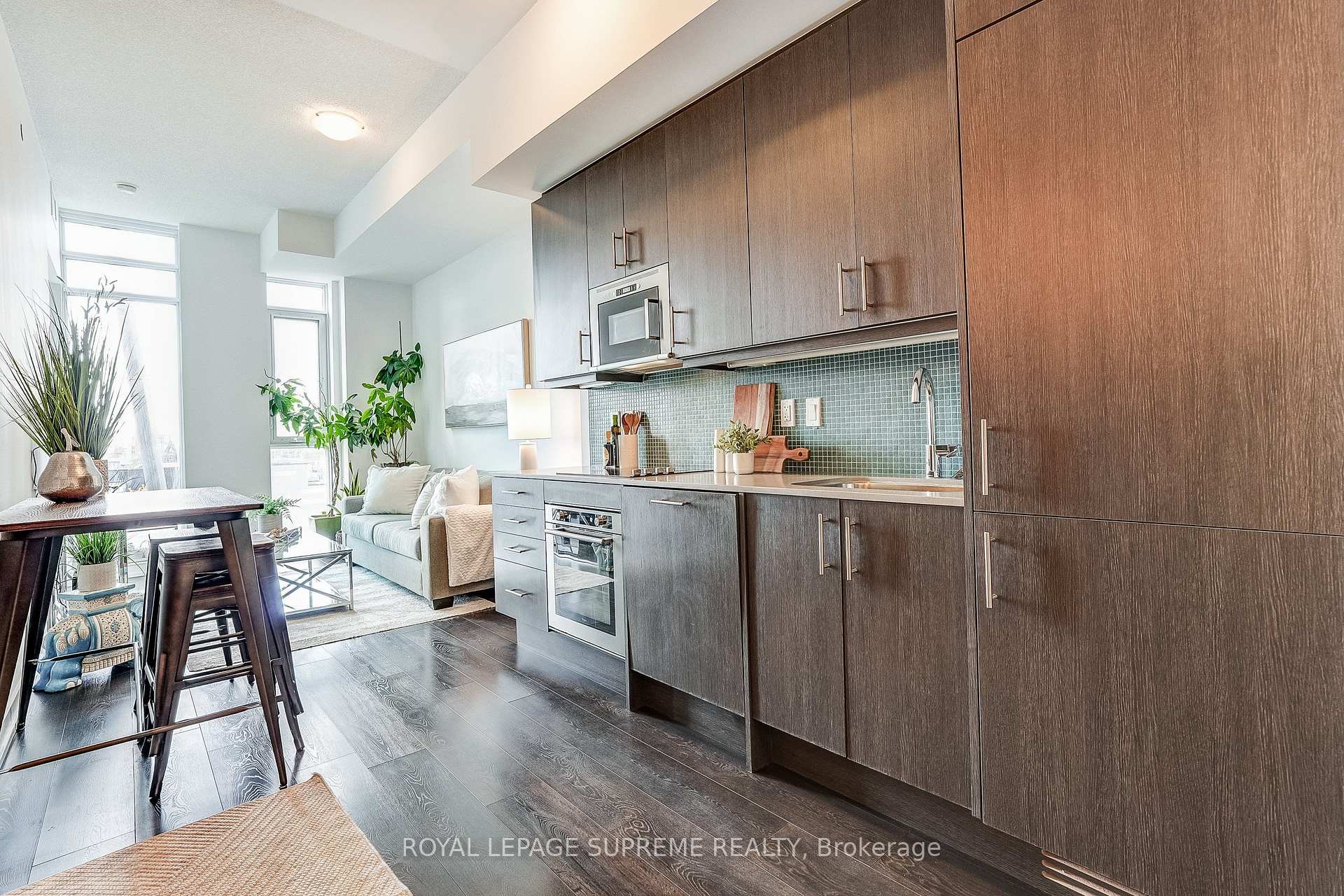 297 College Street 720, Toronto Unit: 720