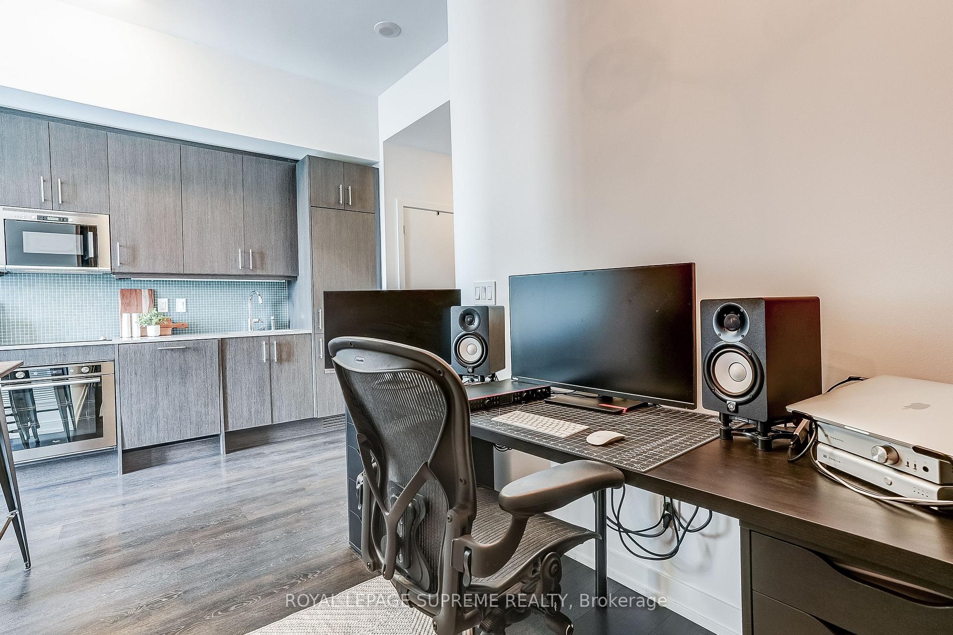 297 College Street 720, Toronto Unit: 720