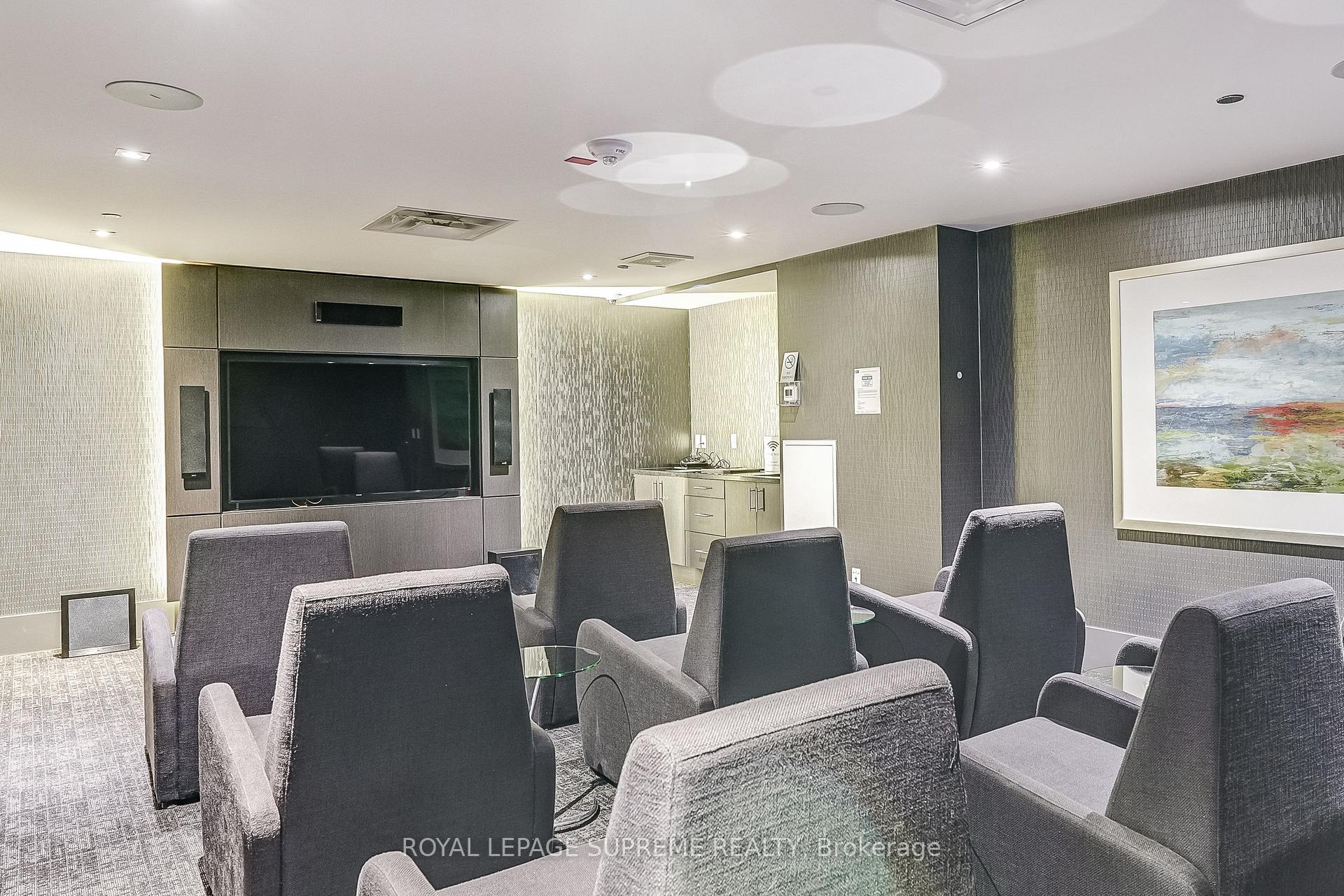 297 College Street 720, Toronto Unit: 720
