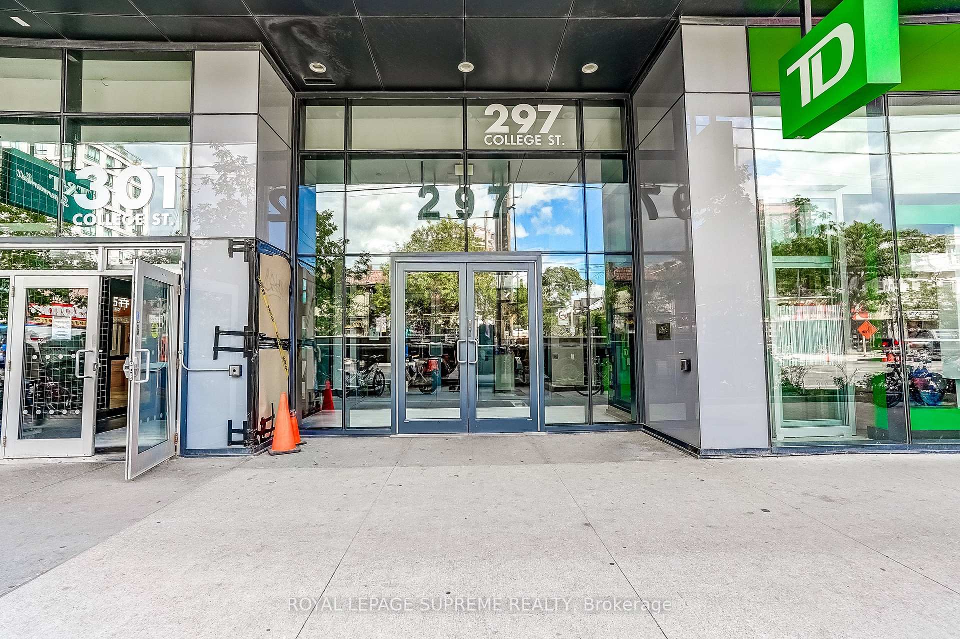 297 College Street 720, Toronto Unit: 720