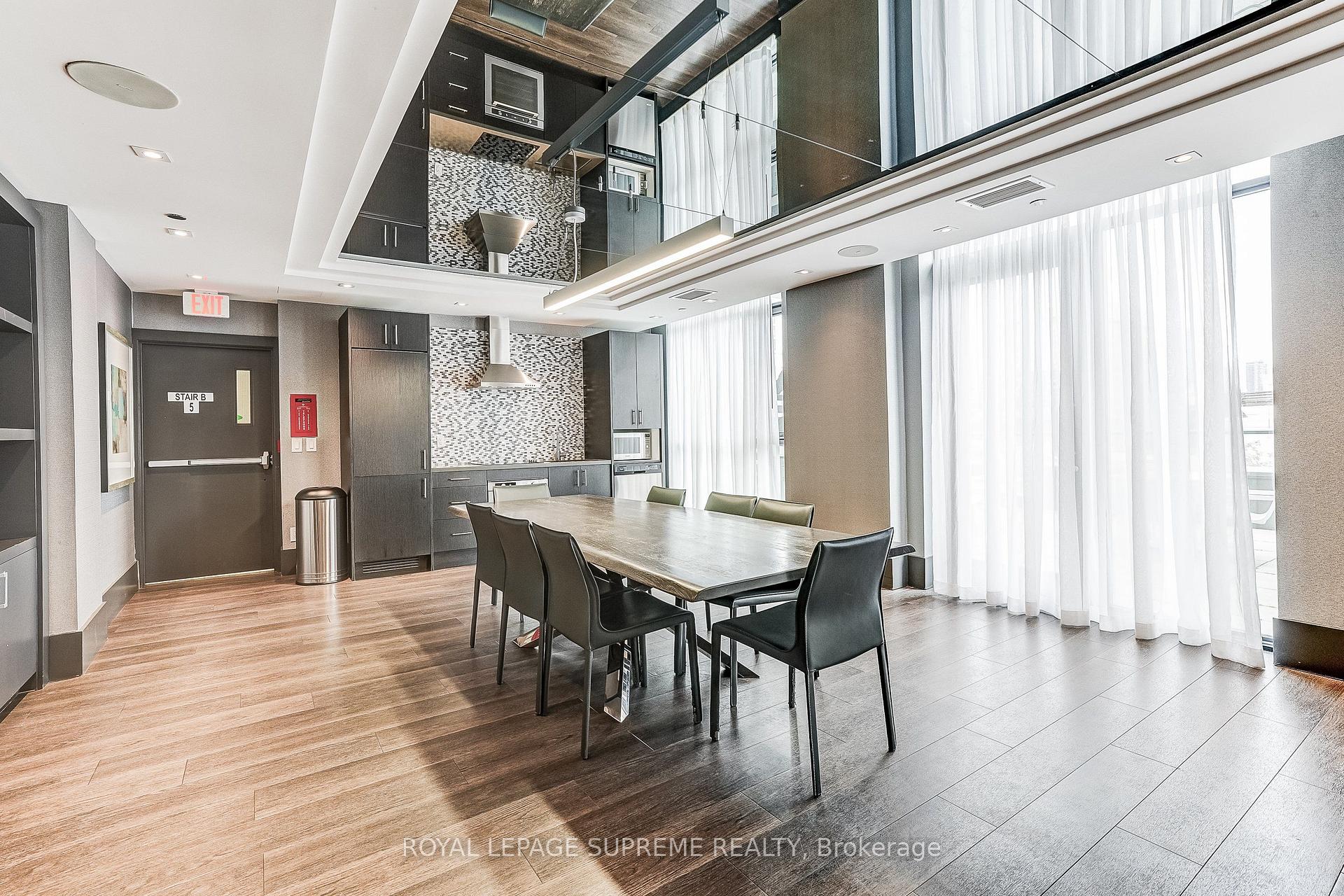 297 College Street 720, Toronto Unit: 720