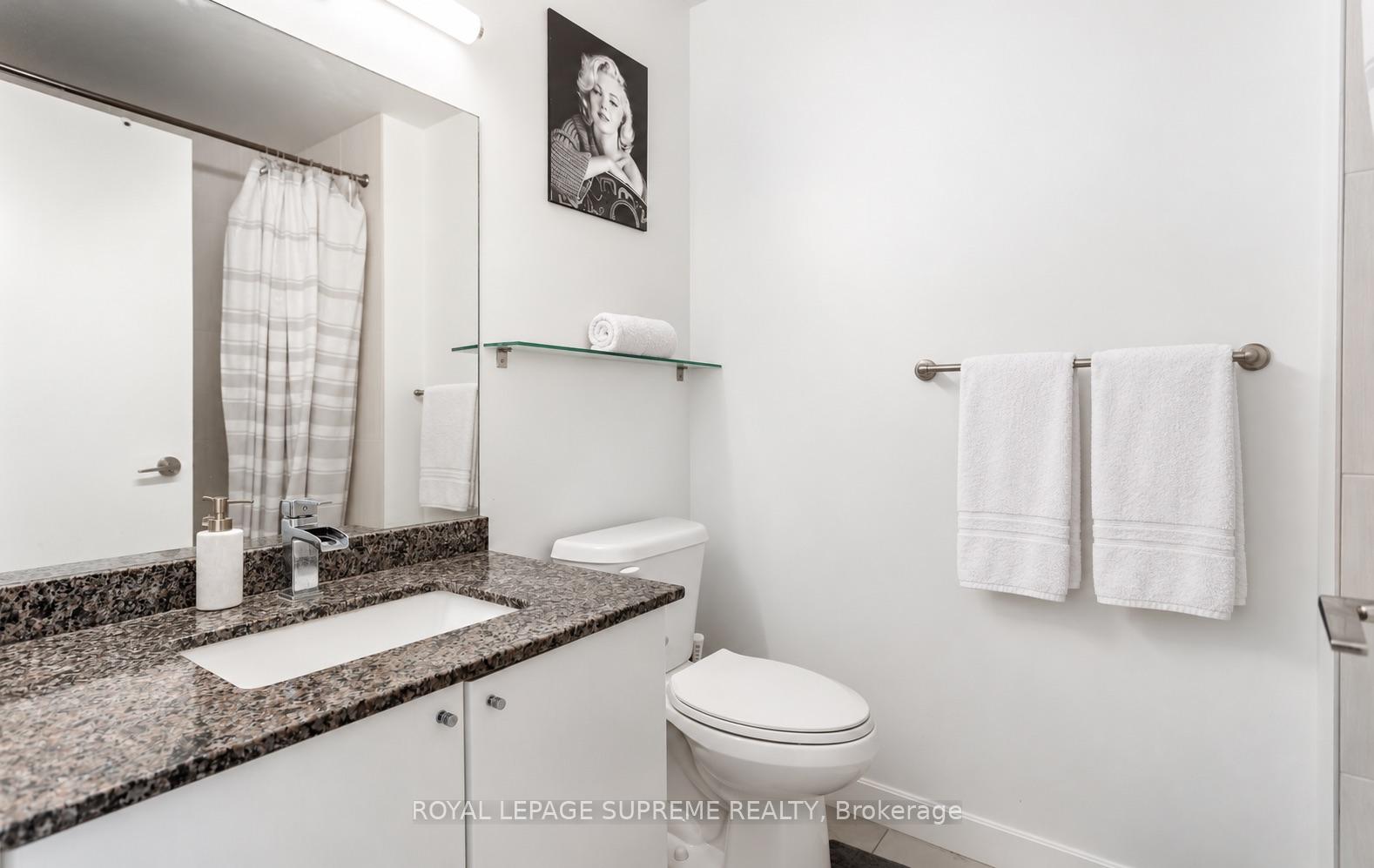 18 Harbour Street 1709, Toronto Unit: 1709