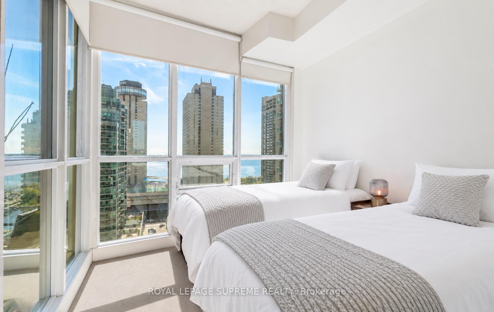 18 Harbour Street 1709, Toronto Unit: 1709