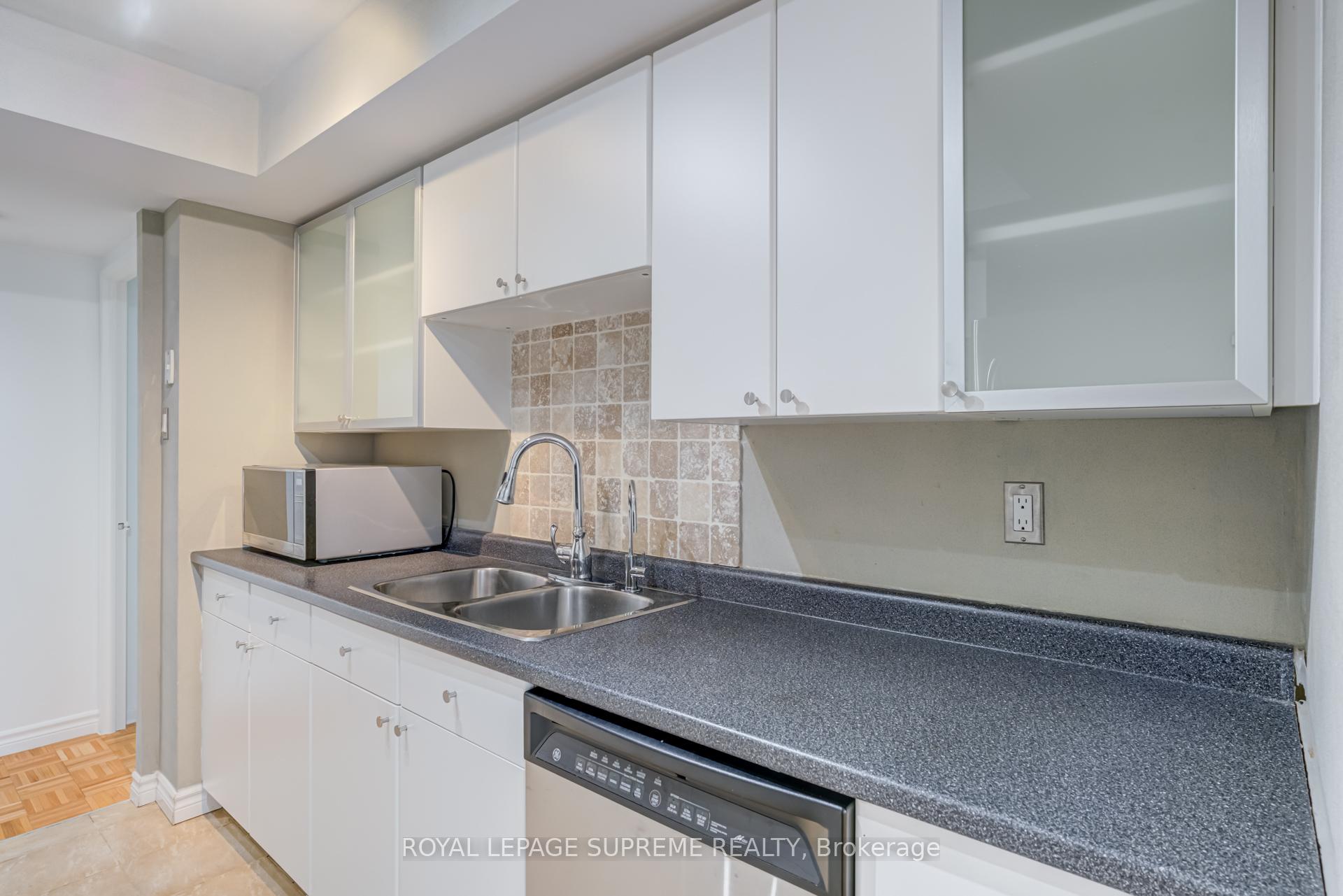 5 Kenneth Avenue 1804, Toronto Unit: 1804