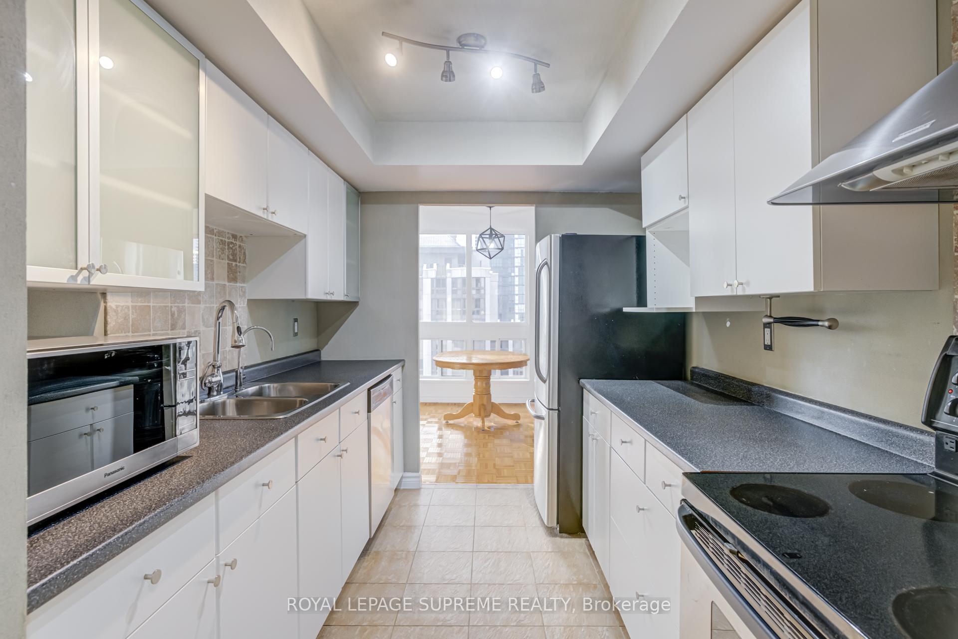 5 Kenneth Avenue 1804, Toronto Unit: 1804