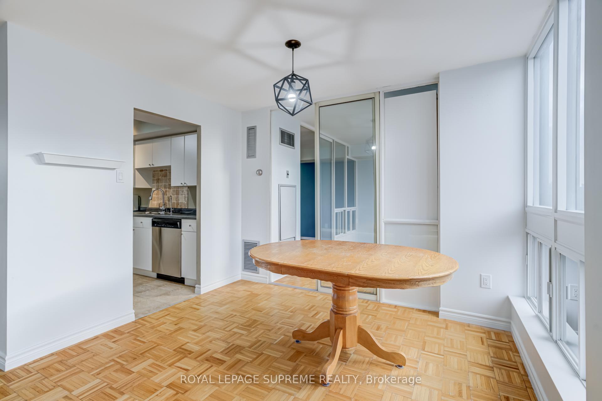 5 Kenneth Avenue 1804, Toronto Unit: 1804