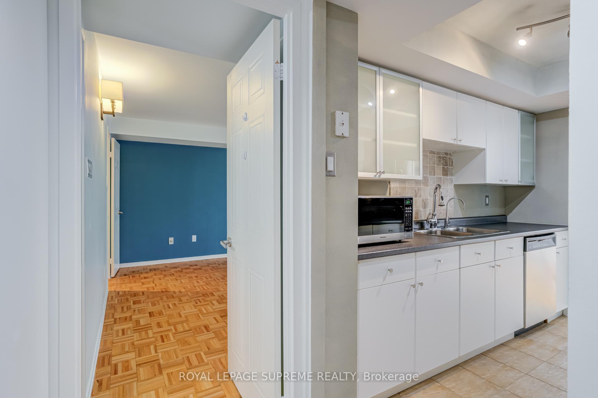 5 Kenneth Avenue 1804, Toronto Unit: 1804