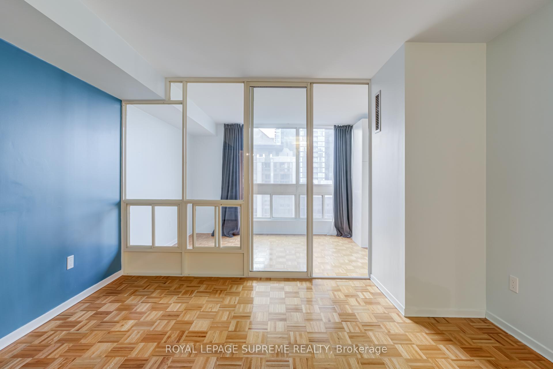5 Kenneth Avenue 1804, Toronto Unit: 1804
