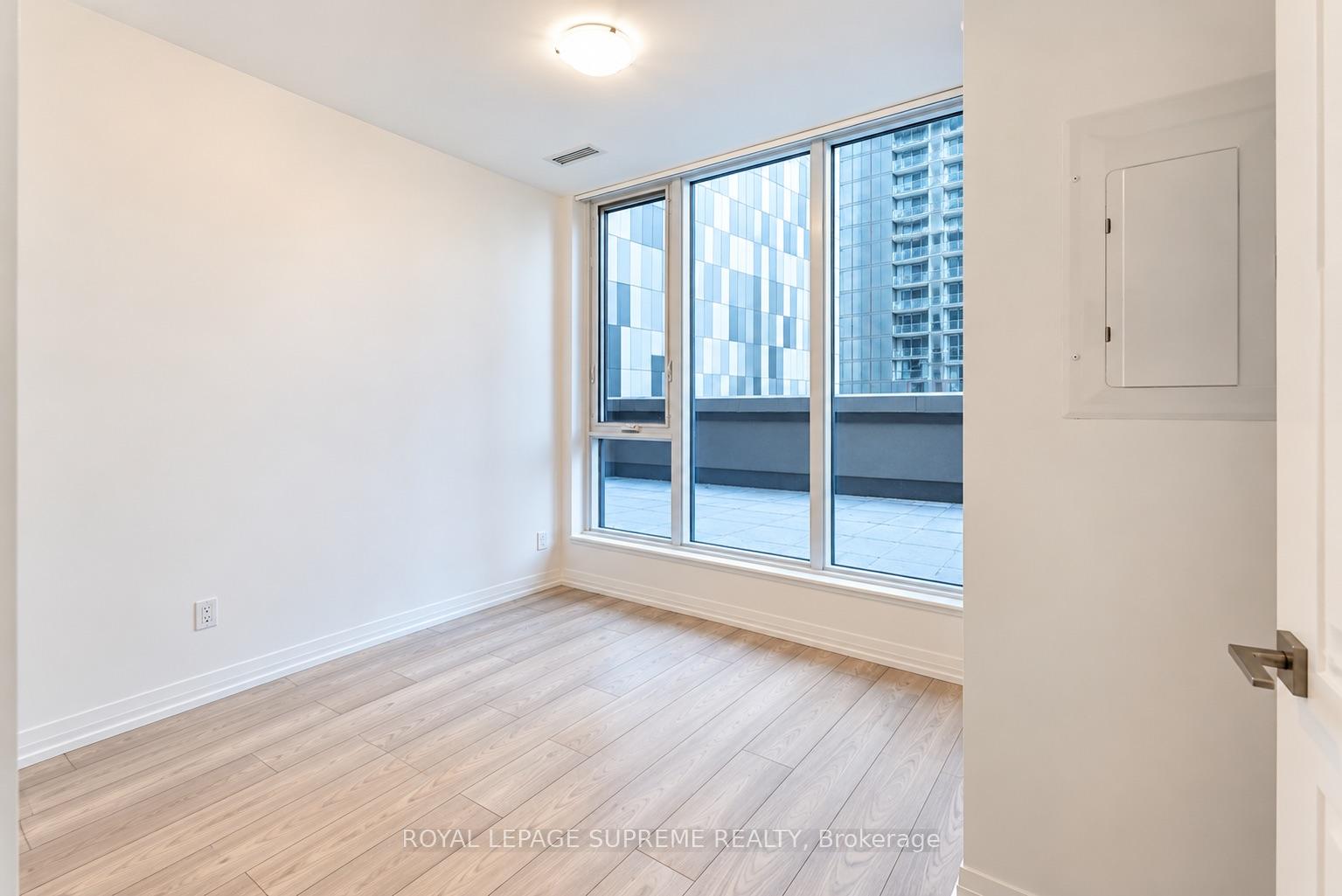 400 King Street S 810, Toronto Unit: 810