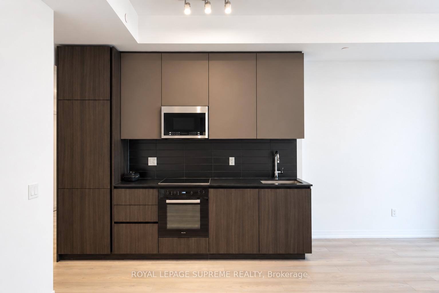 400 King Street S 810, Toronto Unit: 810
