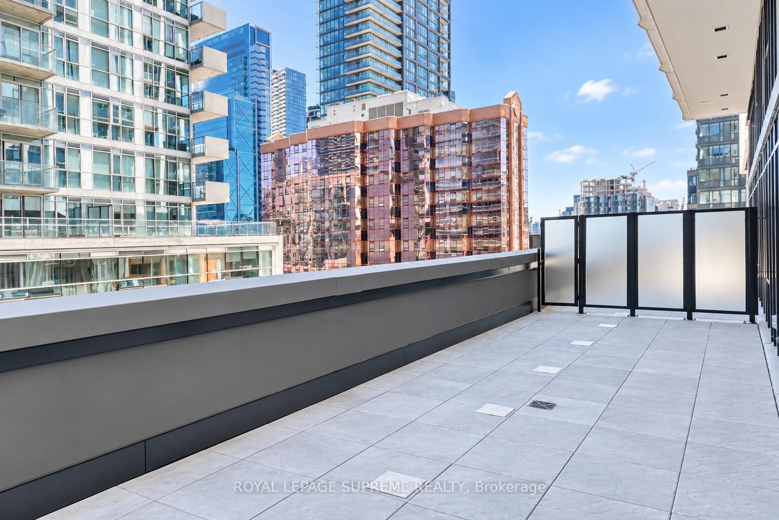 400 King Street S 810, Toronto Unit: 810