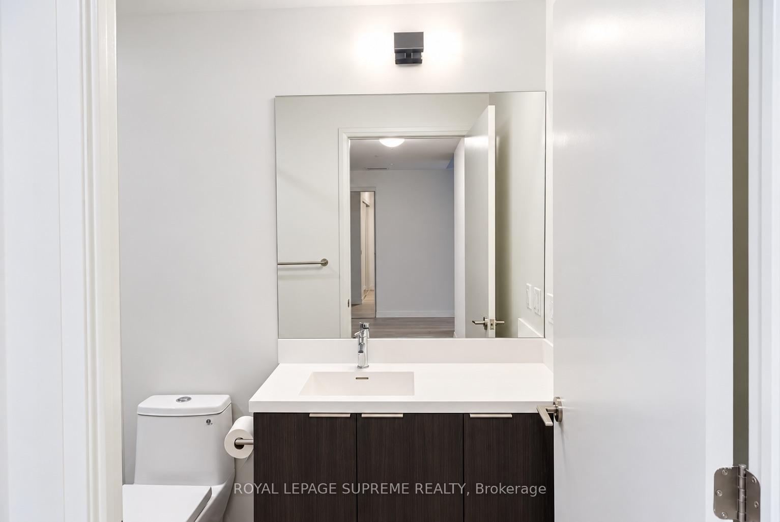400 King Street S 810, Toronto Unit: 810