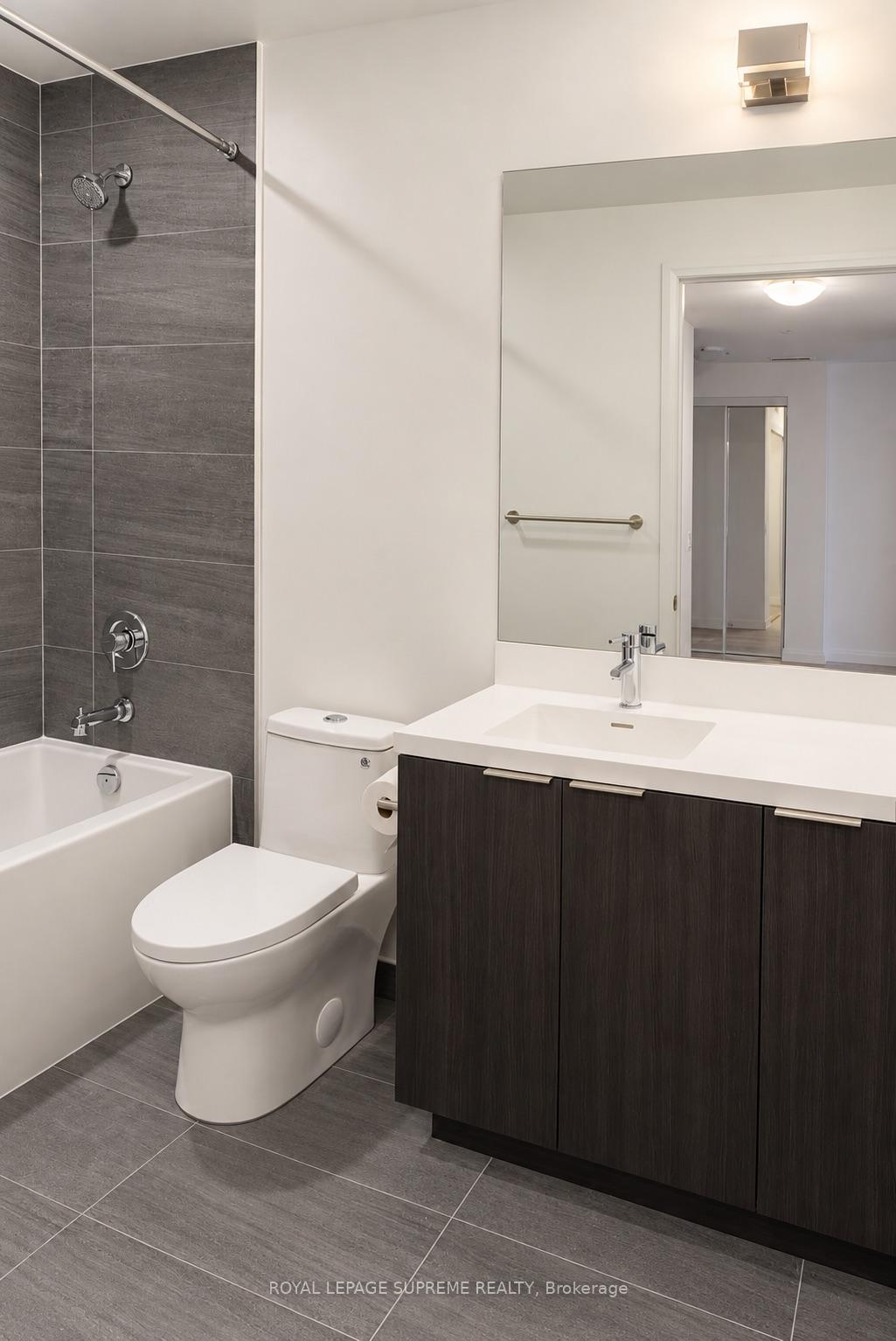 400 King Street S 810, Toronto Unit: 810