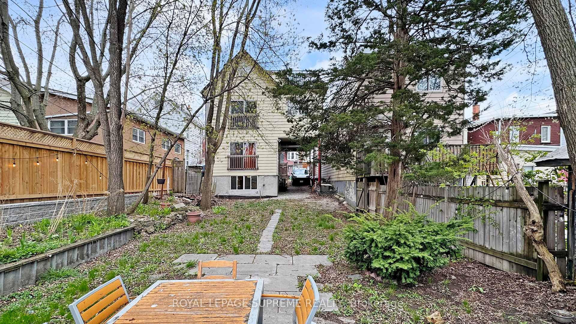 370 Jones Avenue, Toronto E01