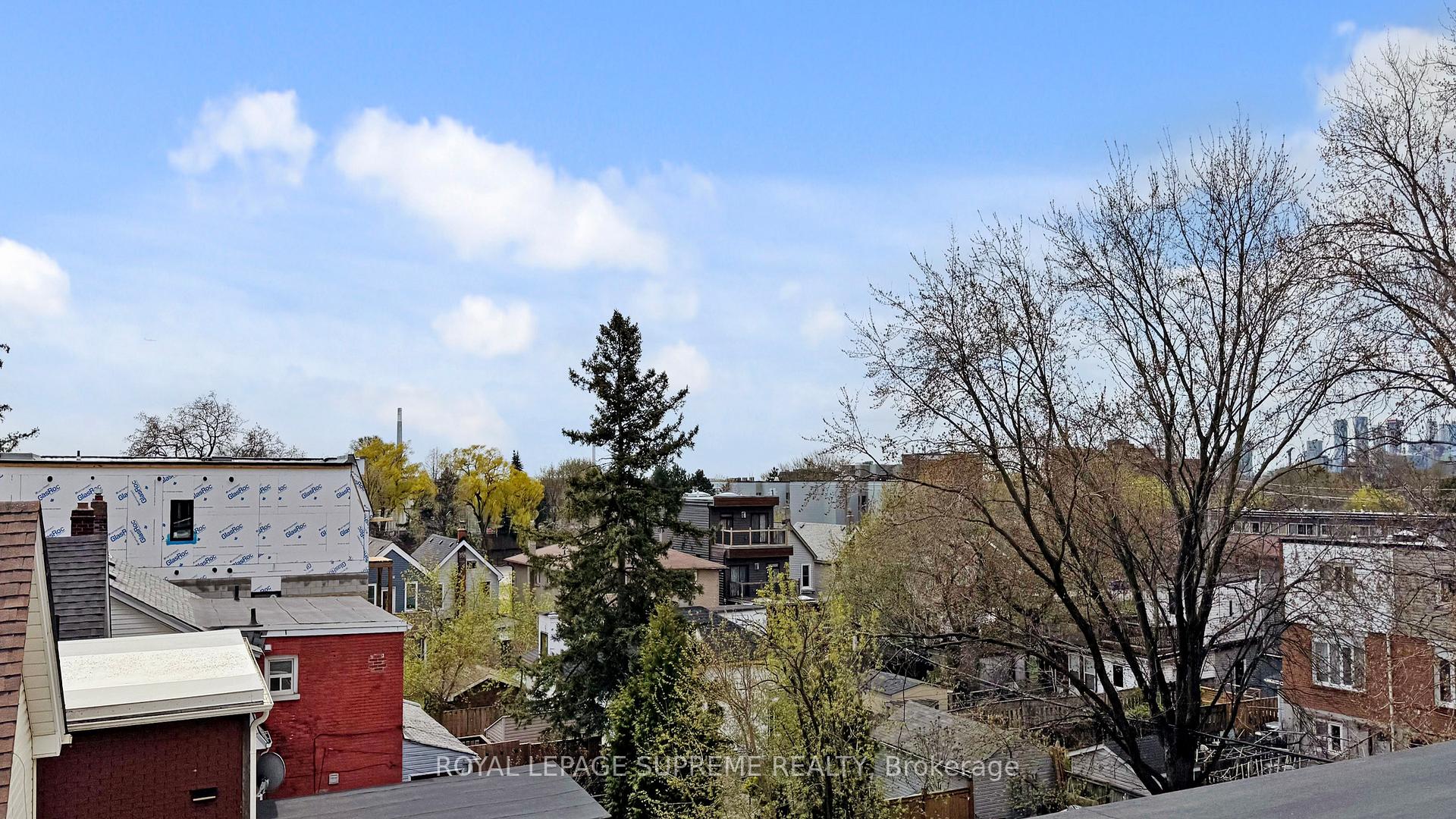 370 Jones Avenue, Toronto E01