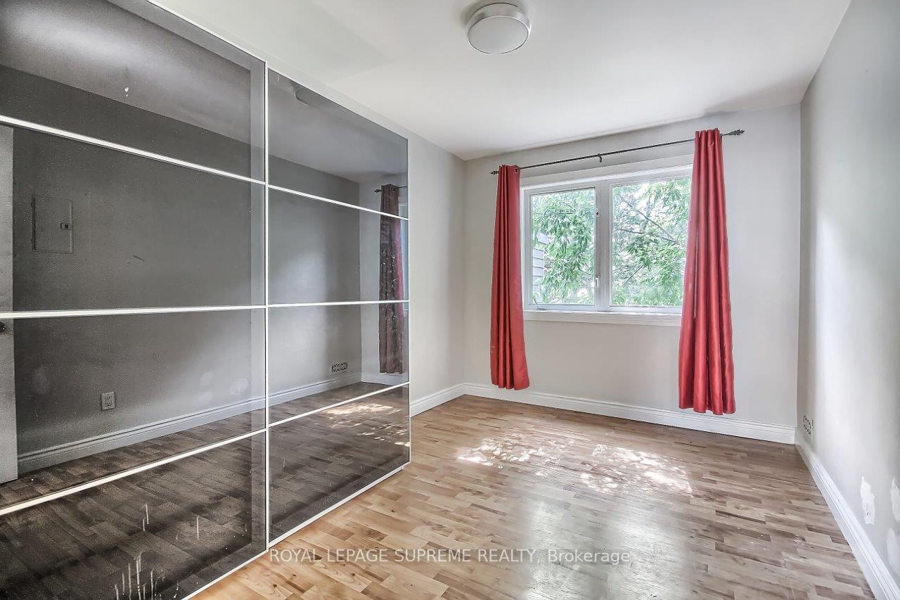 370 Jones Avenue, Toronto E01