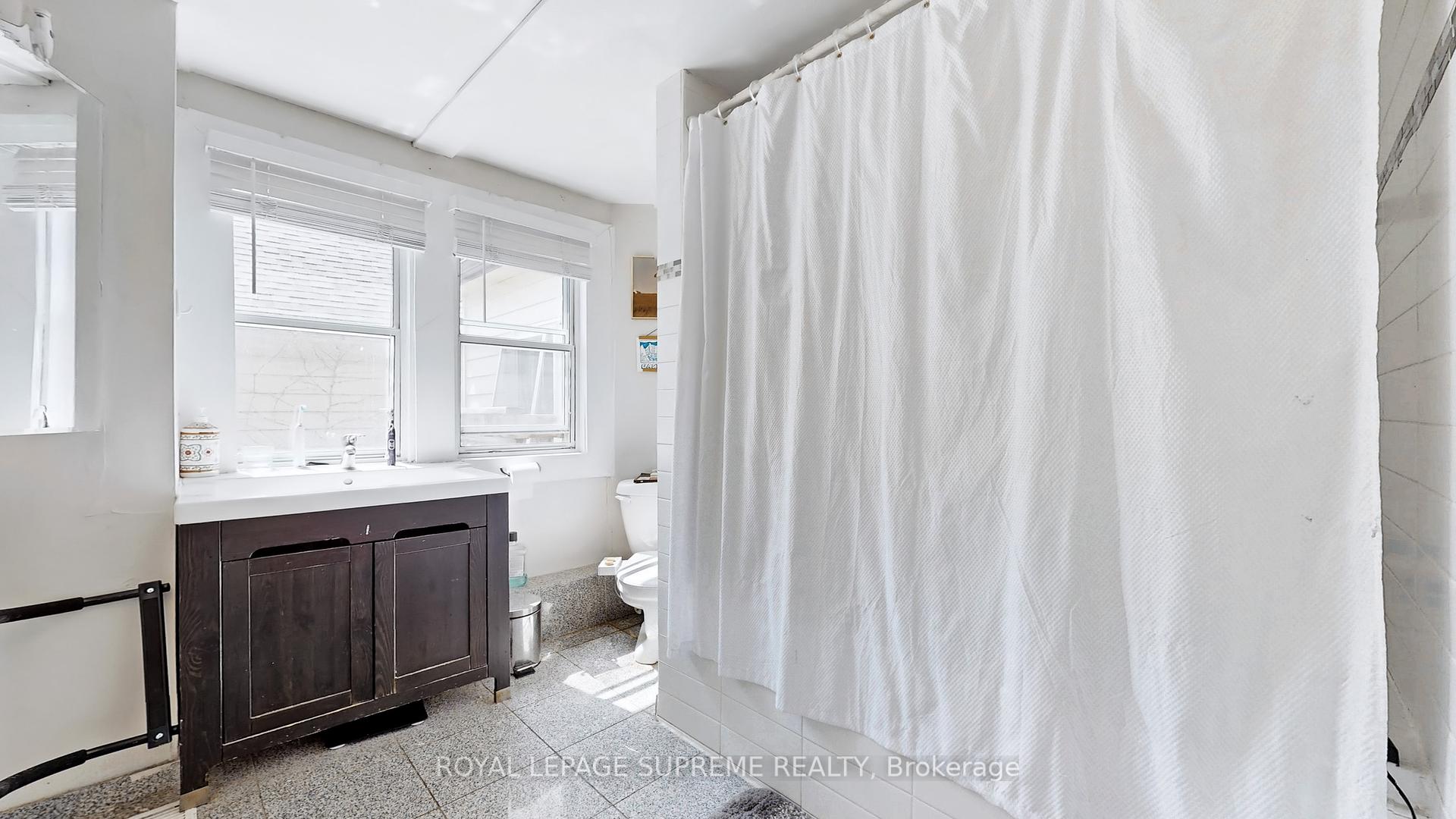 370 Jones Avenue, Toronto E01