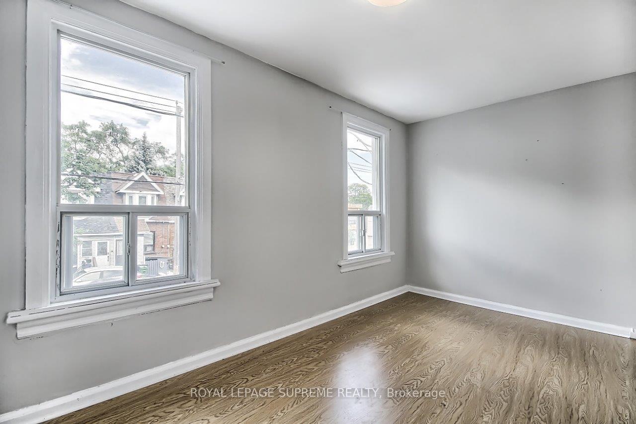 370 Jones Avenue, Toronto E01