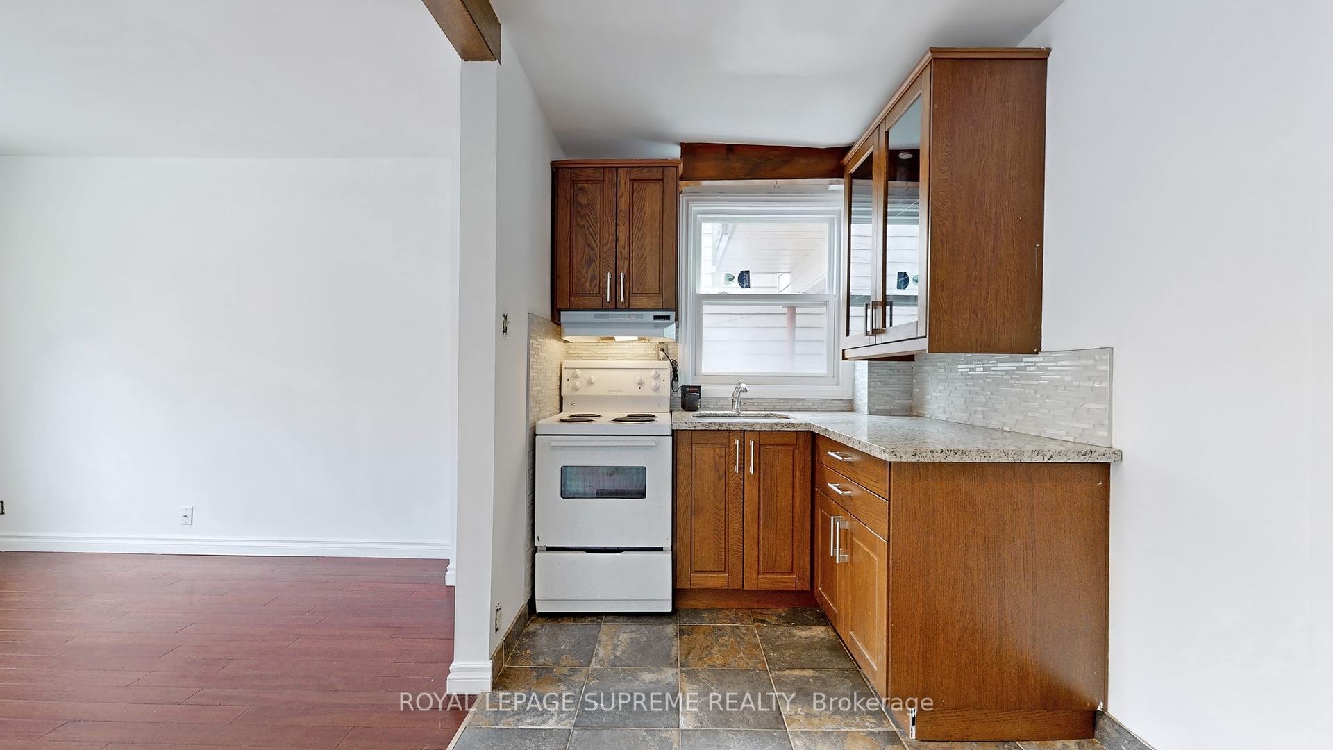 370 Jones Avenue, Toronto E01