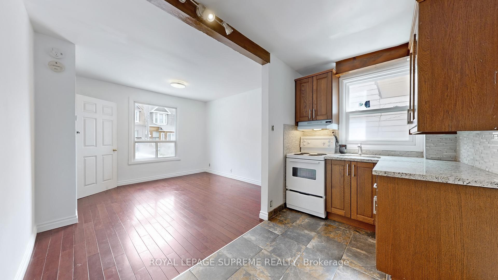 370 Jones Avenue, Toronto E01