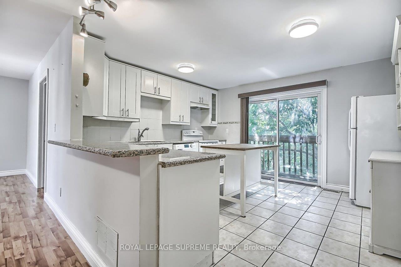 370 Jones Avenue, Toronto E01
