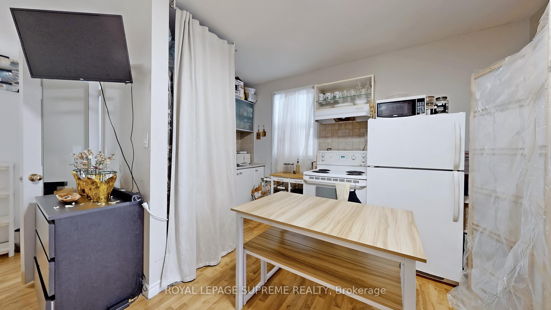 370 Jones Avenue, Toronto E01