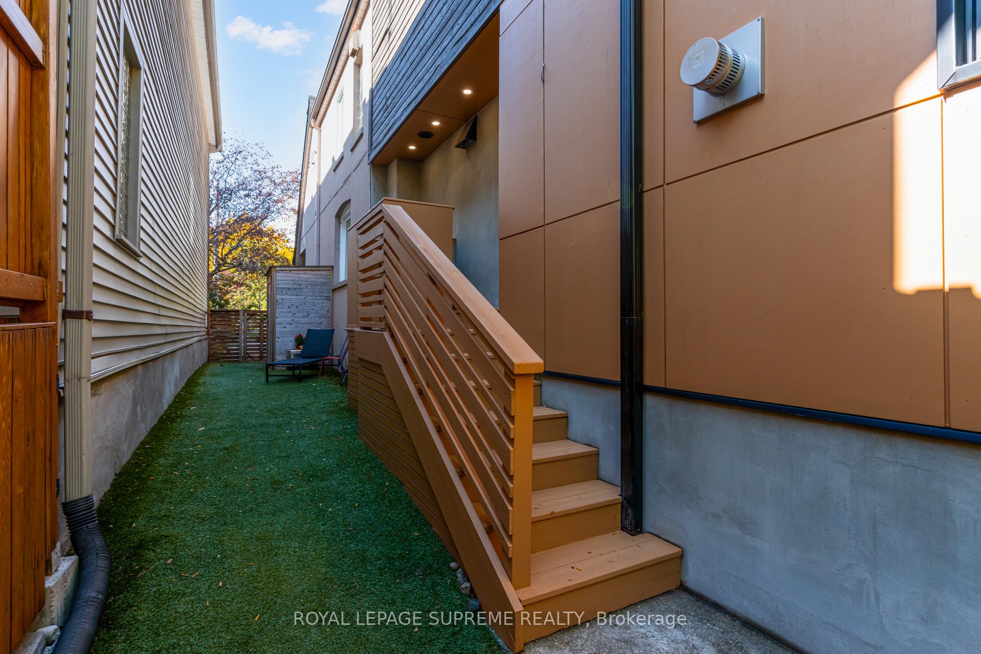 11 West Lynn Avenue, Toronto E02