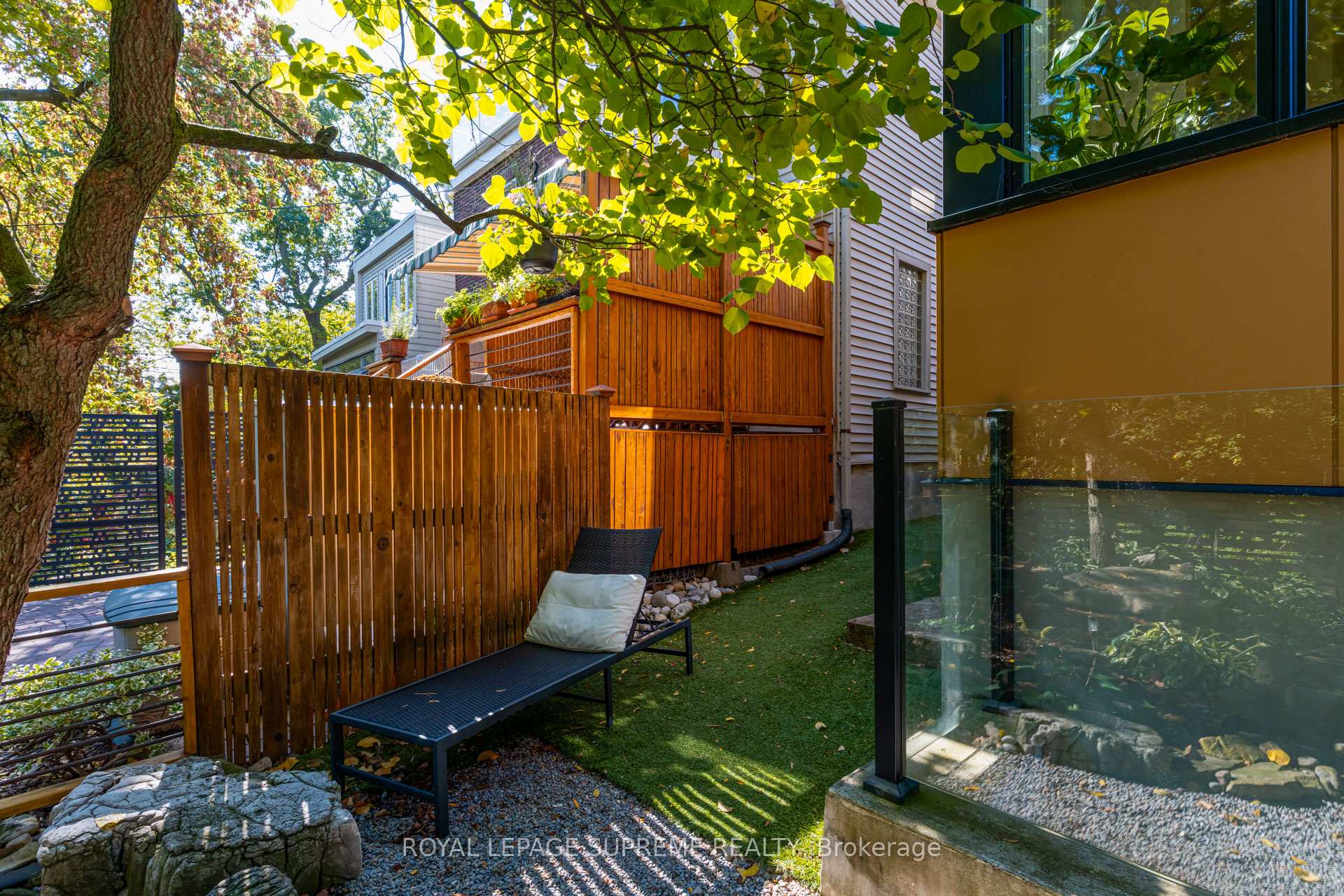 11 West Lynn Avenue, Toronto E02