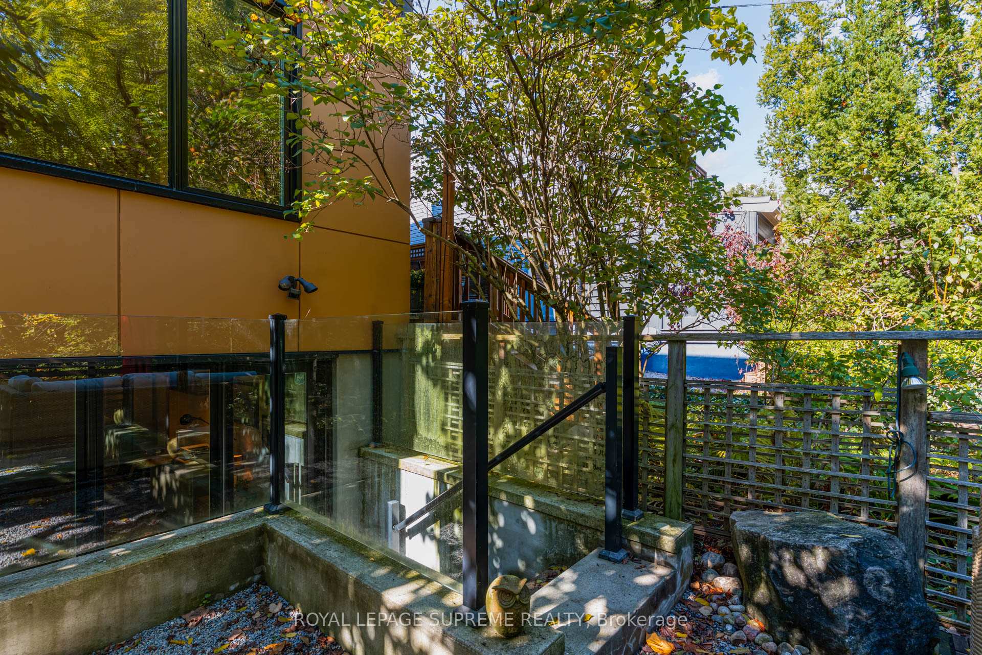 11 West Lynn Avenue, Toronto E02