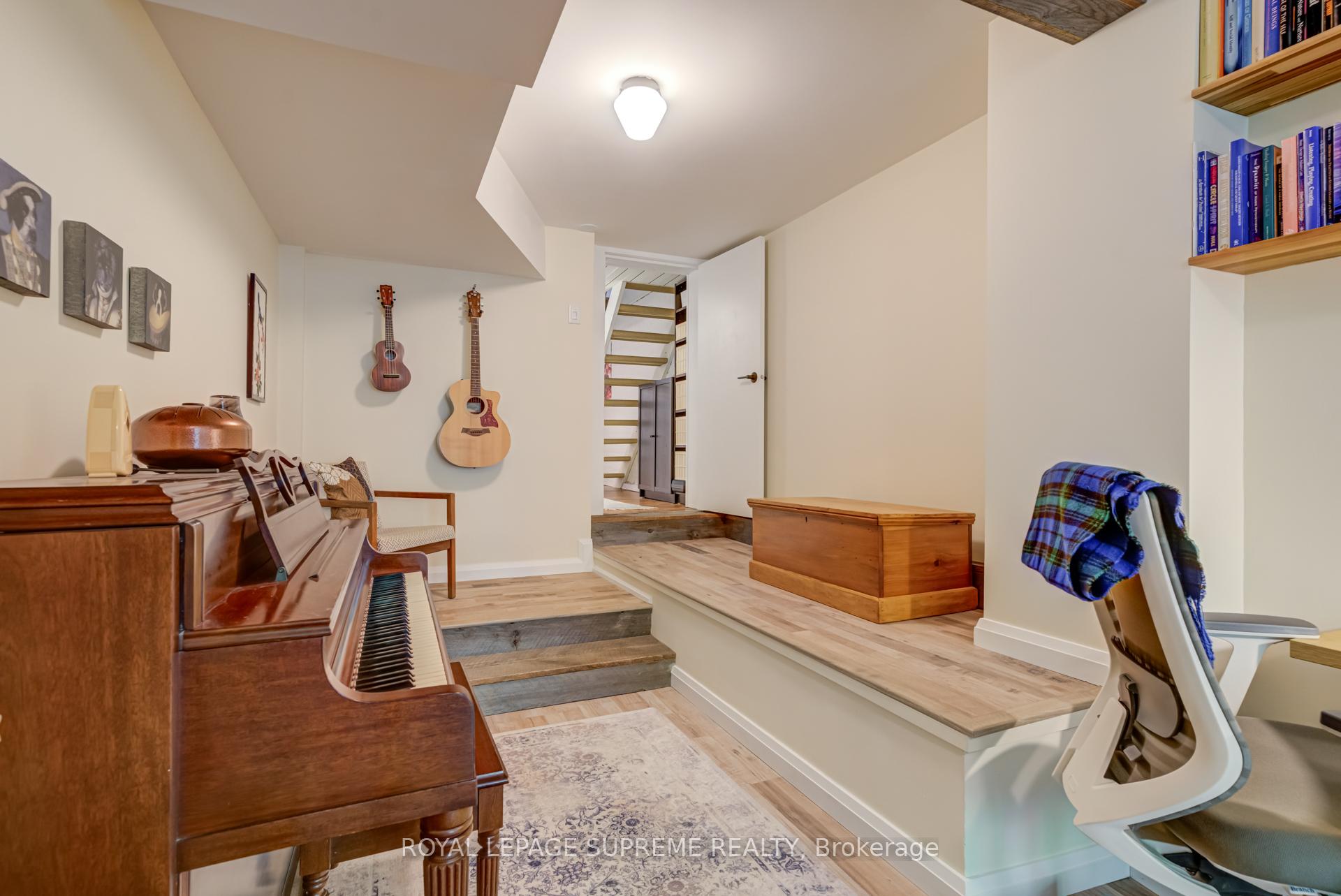 11 West Lynn Avenue, Toronto E02