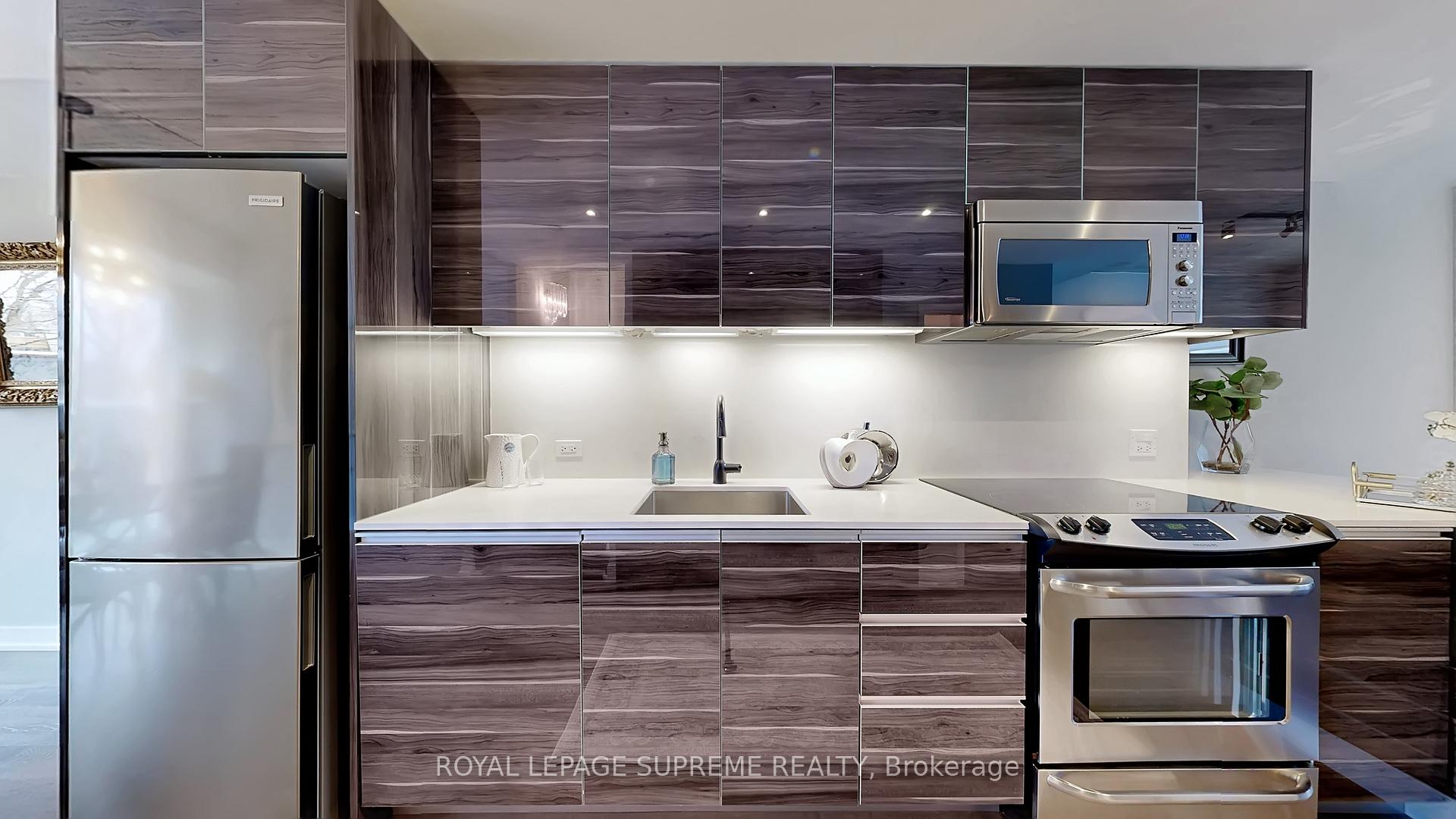 1246 Dundas Street E