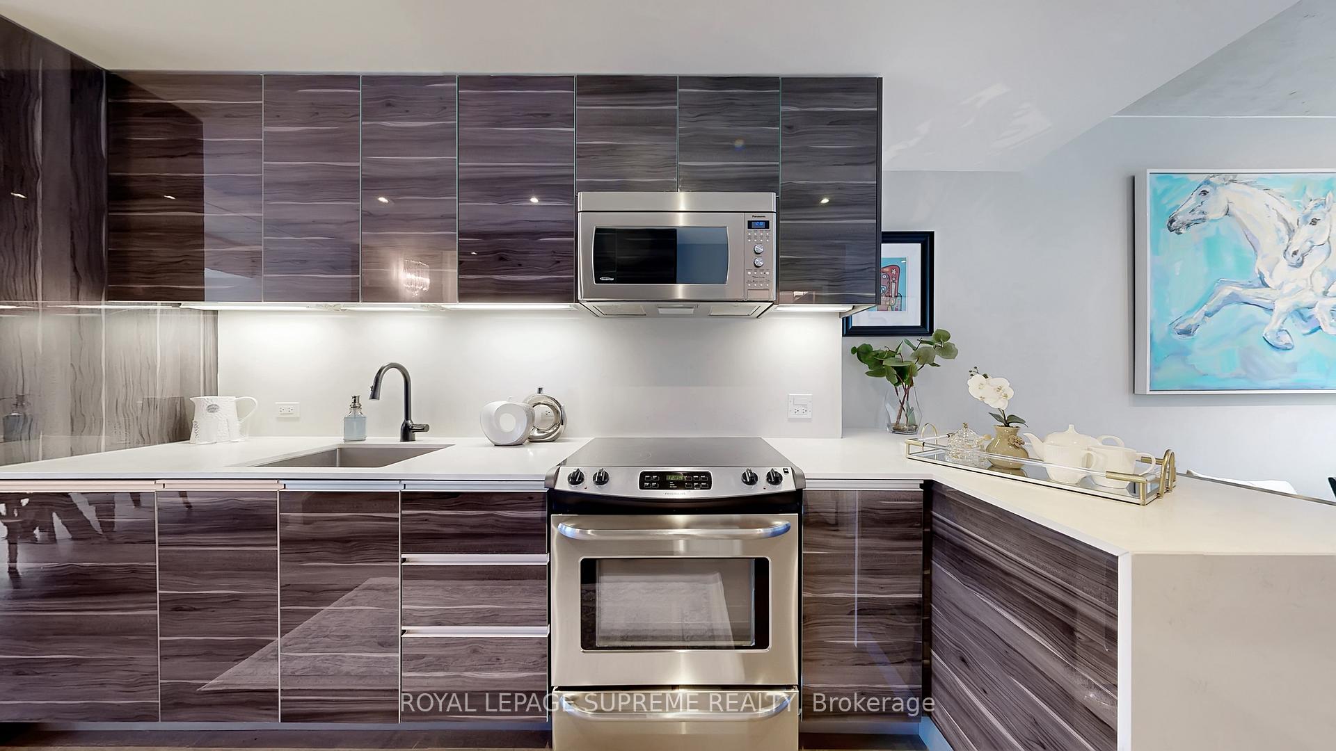 1246 Dundas Street E