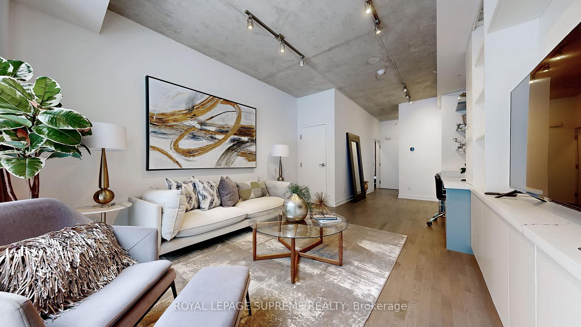 1246 Dundas Street E