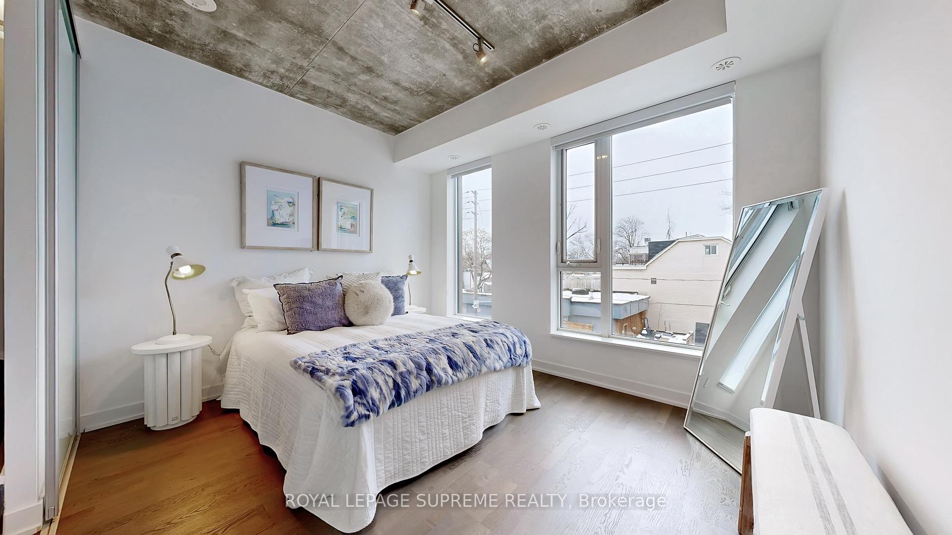 1246 Dundas Street E