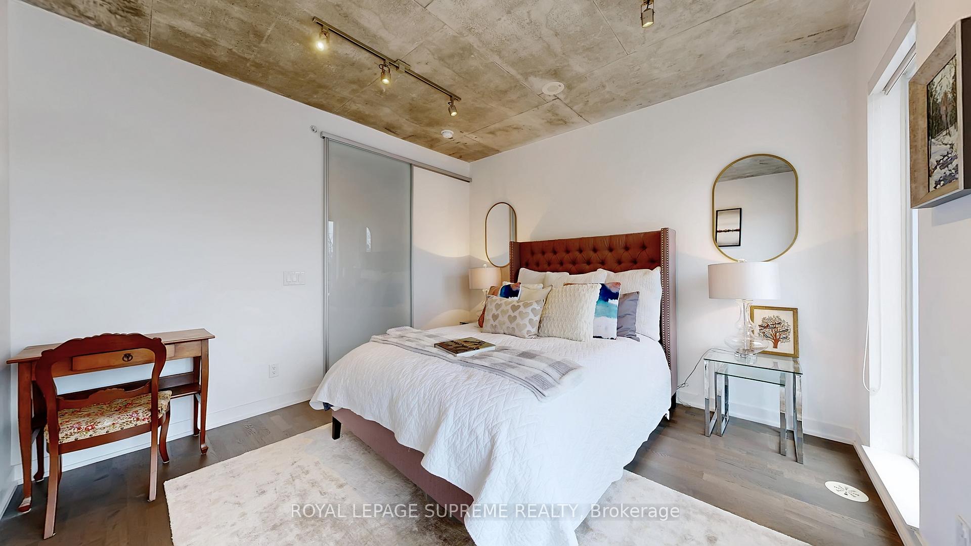 1246 Dundas Street E