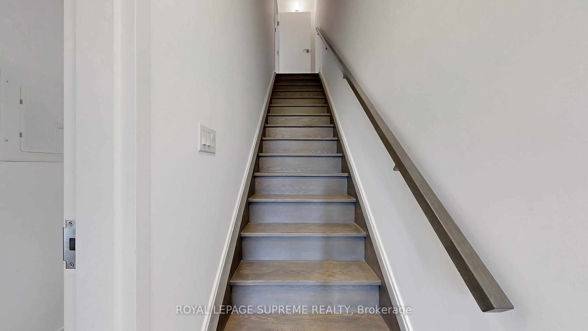 1246 Dundas Street E