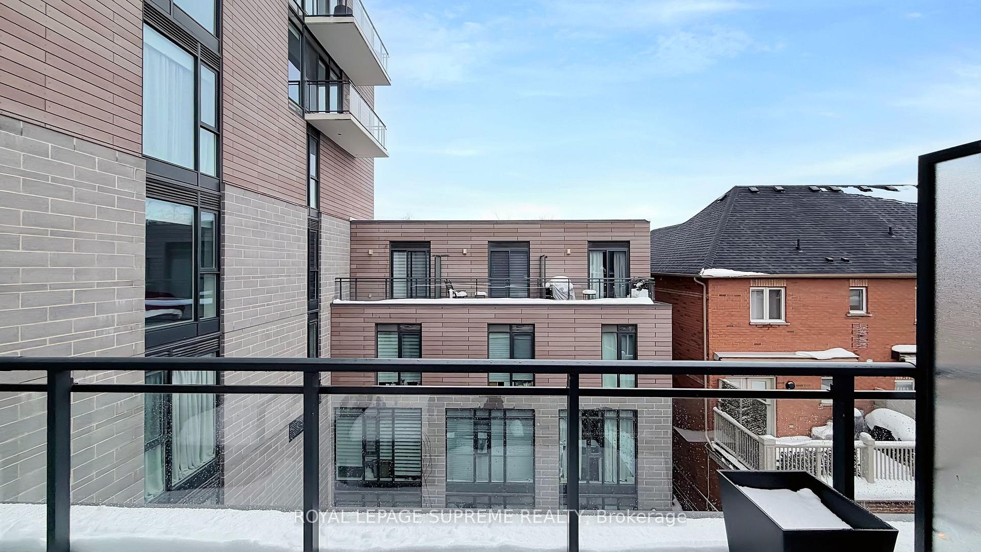 1246 Dundas Street E