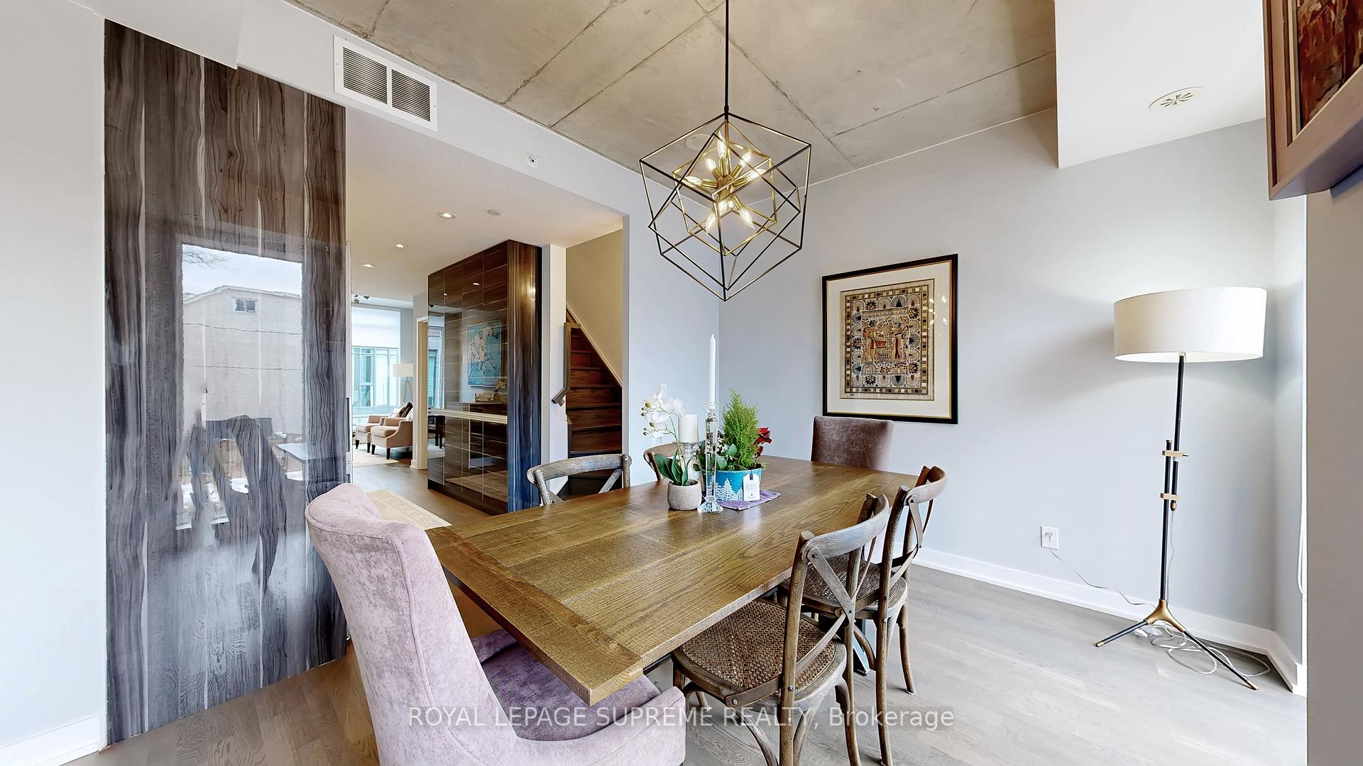 1246 Dundas Street E