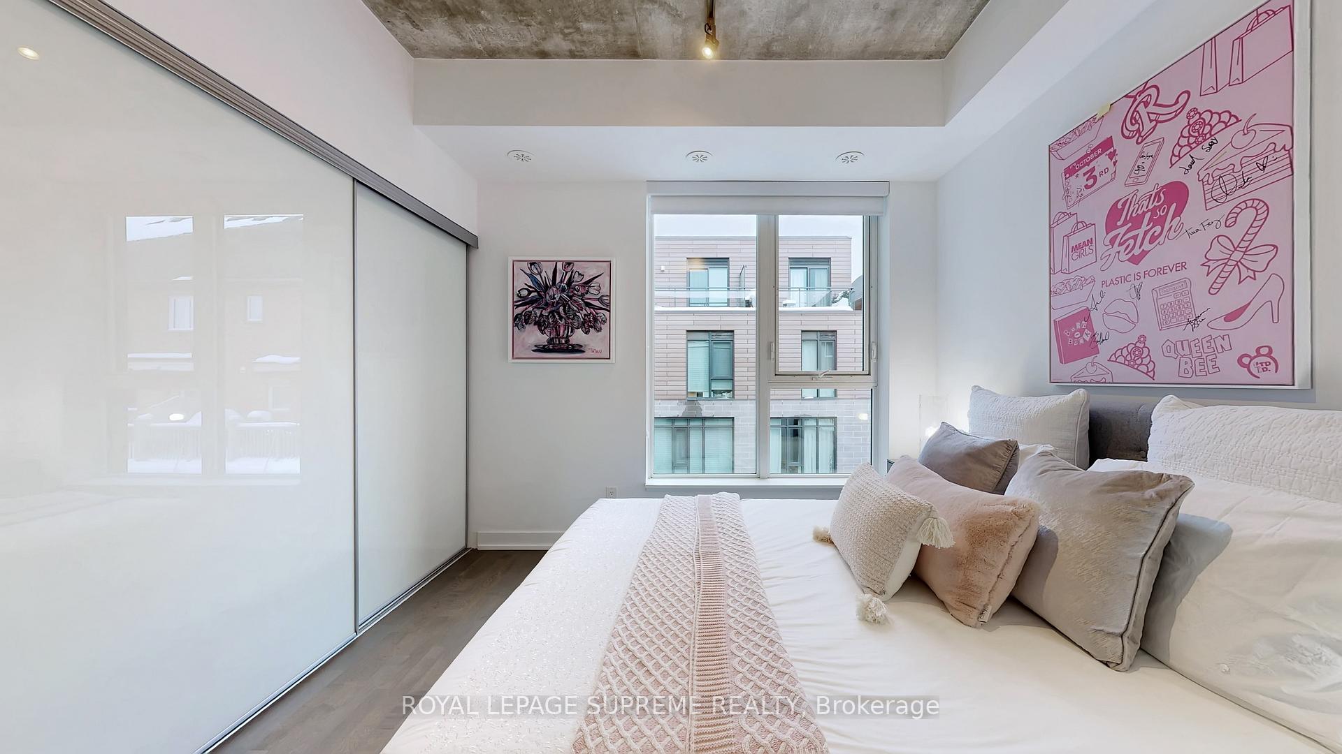 1246 Dundas Street E