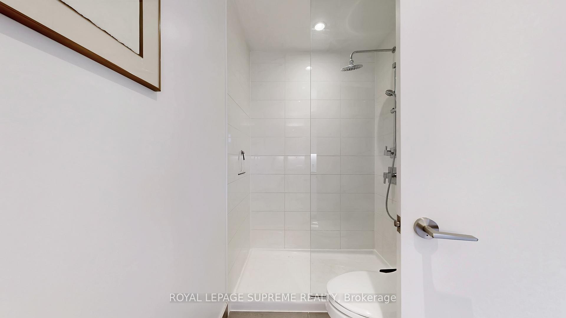 1246 Dundas Street E