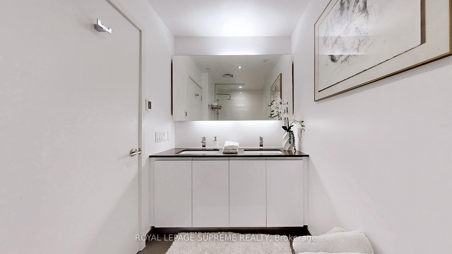 1246 Dundas Street E