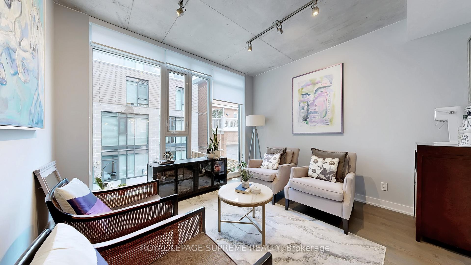 1246 Dundas Street E