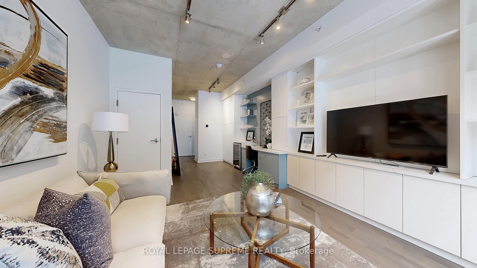 1246 Dundas Street E