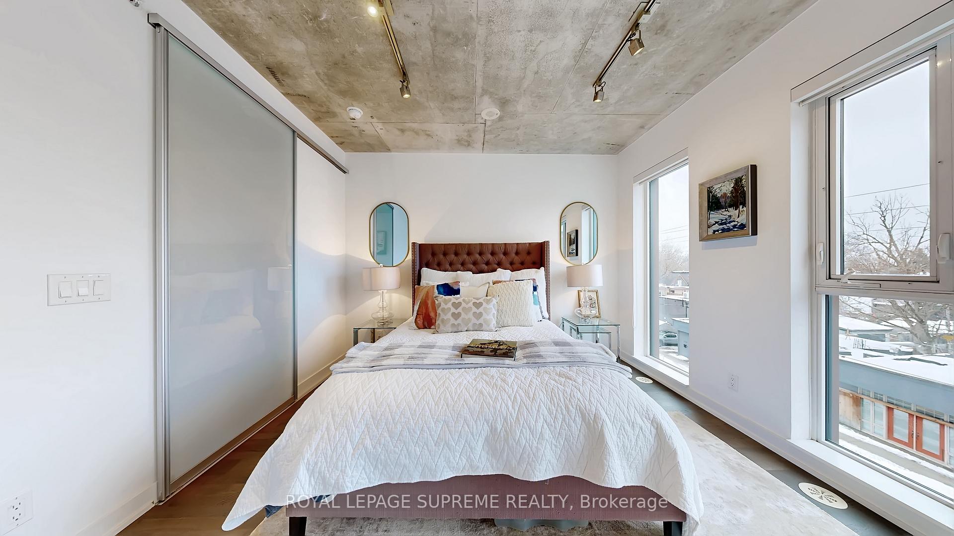 1246 Dundas Street E