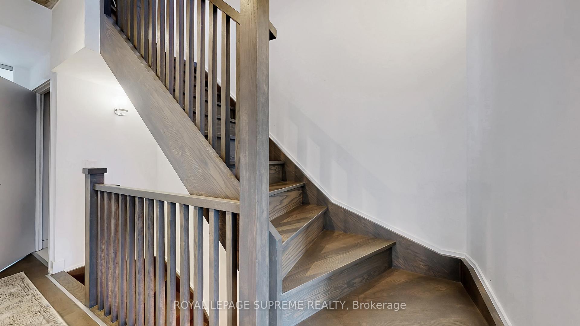 1246 Dundas Street E