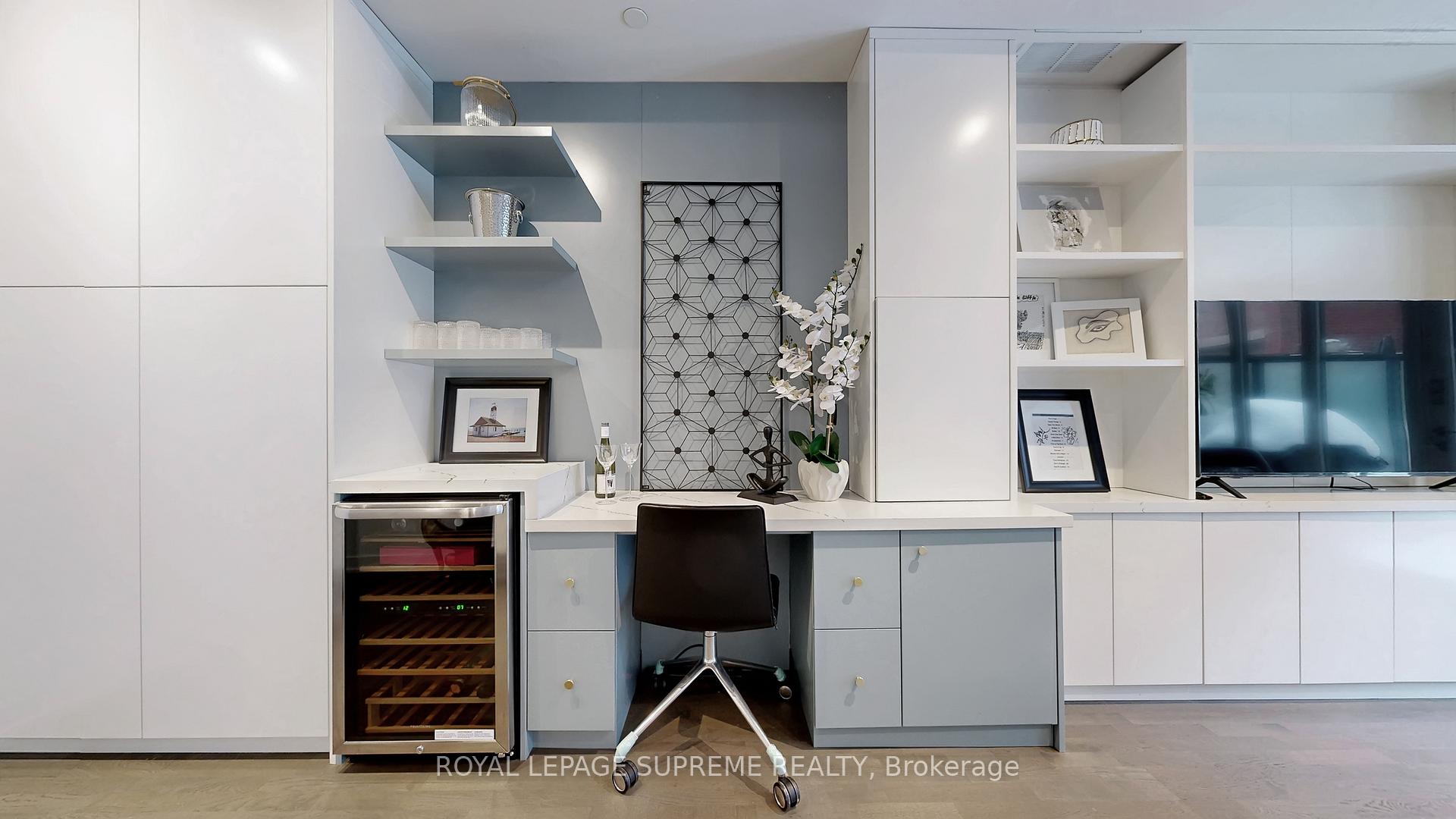 1246 Dundas Street E