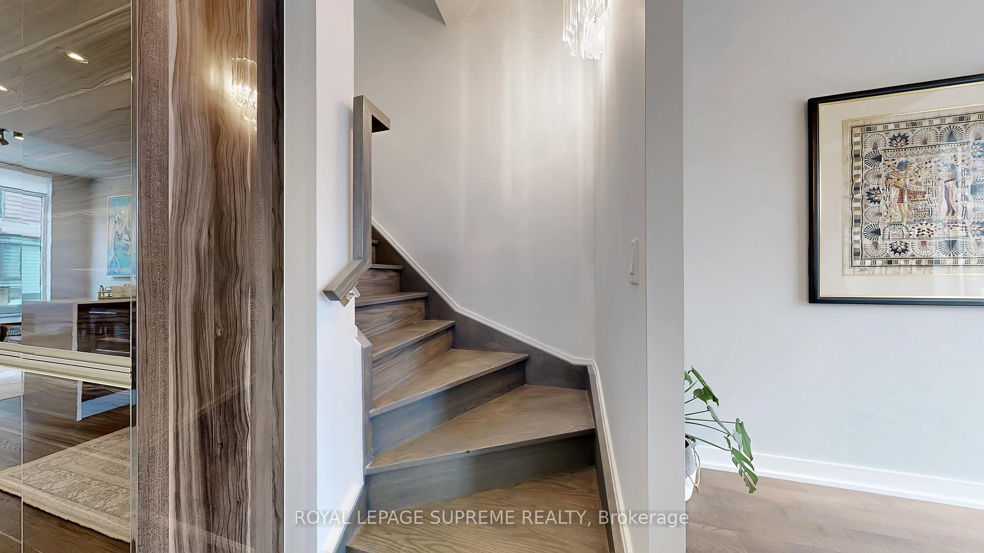 1246 Dundas Street E