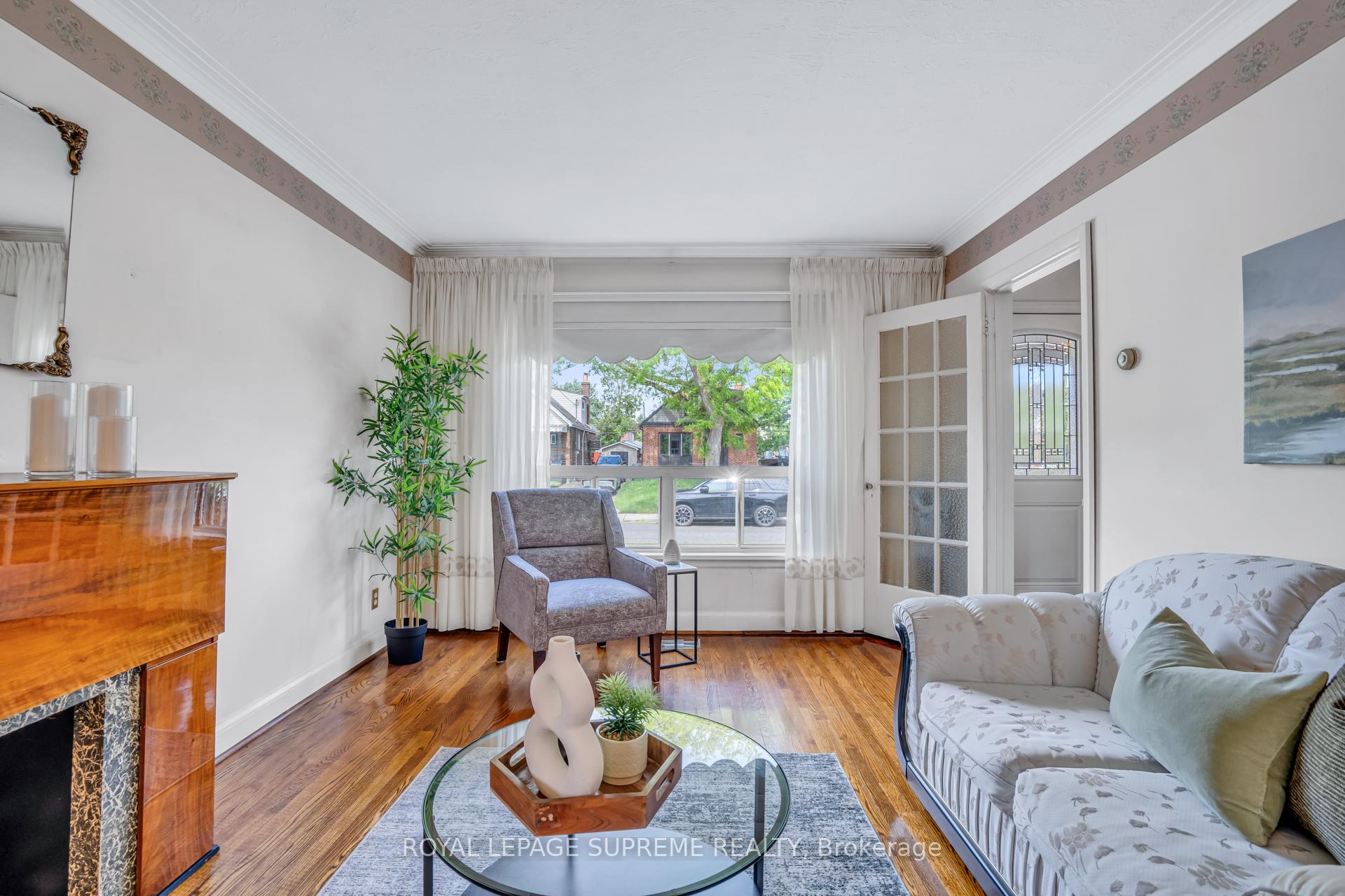 102 Binswood Avenue