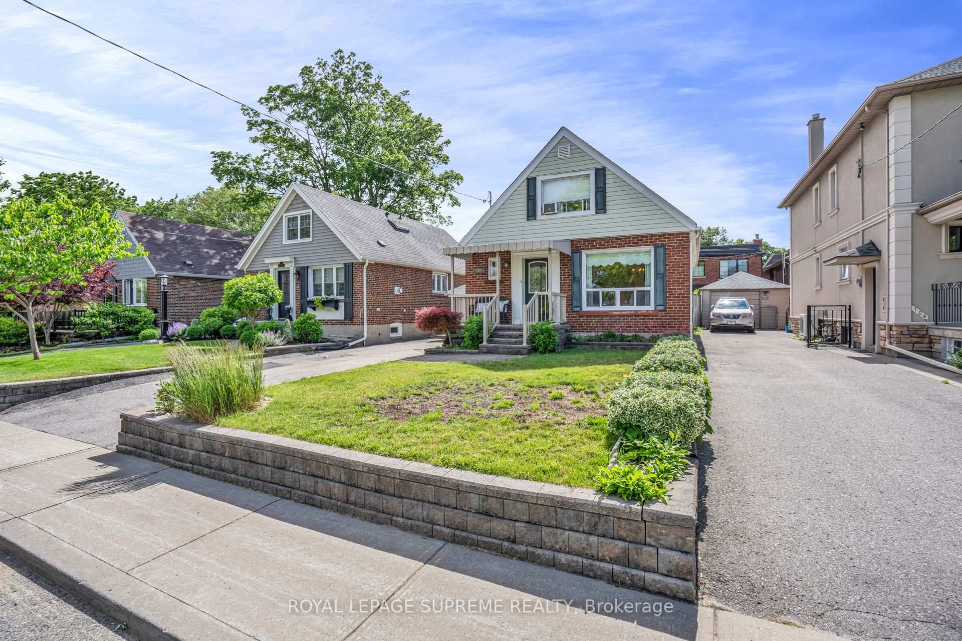 102 Binswood Avenue