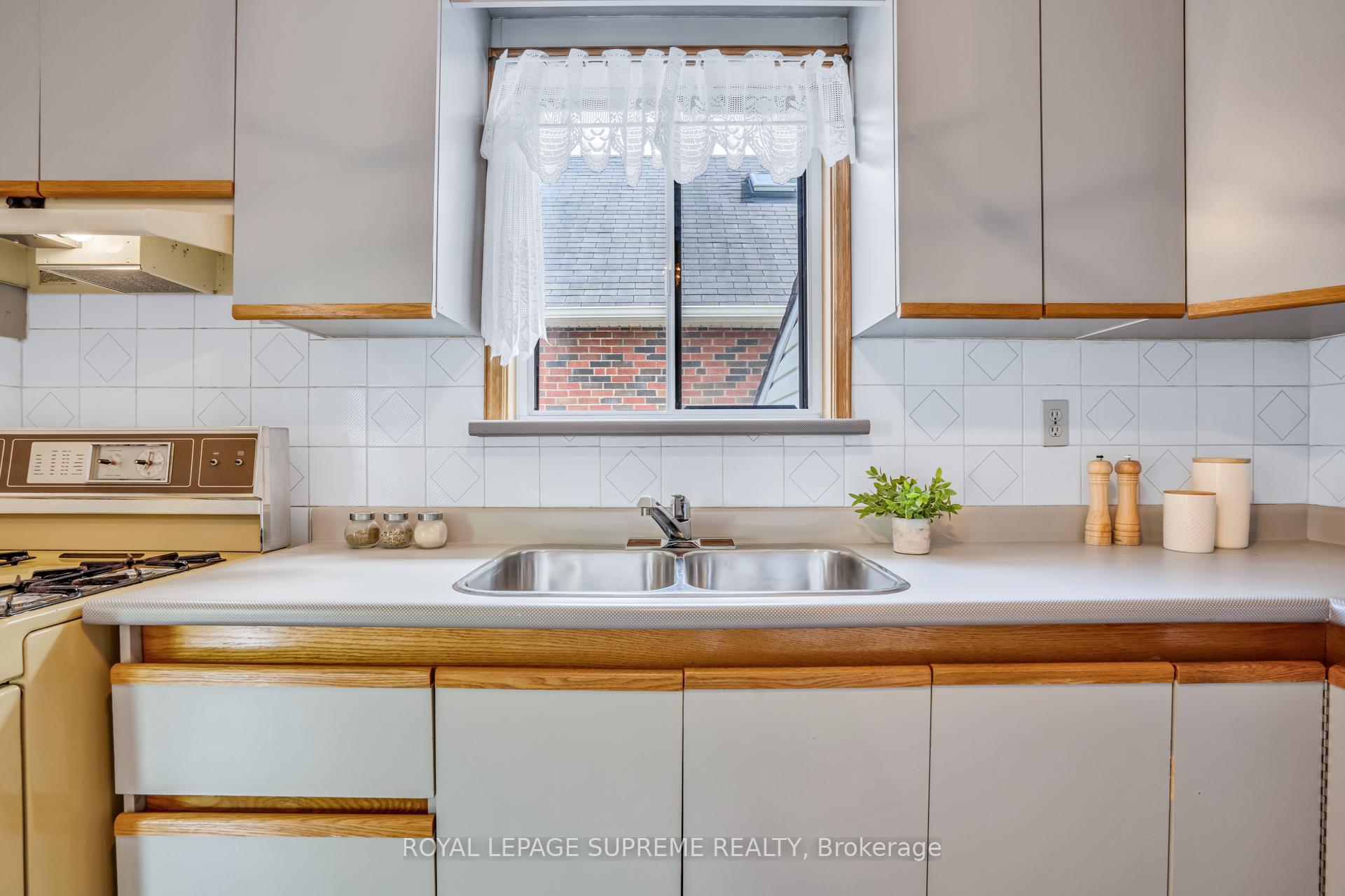 102 Binswood Avenue